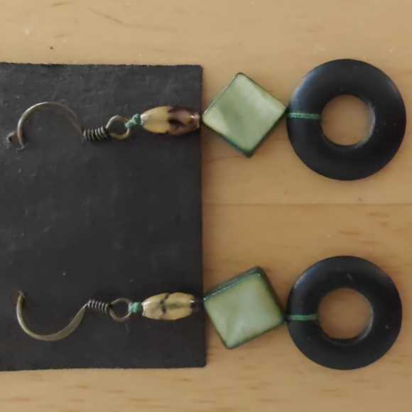 🎉HP🎉 NWT Tropical dangle earrings - Picture 2 of 2